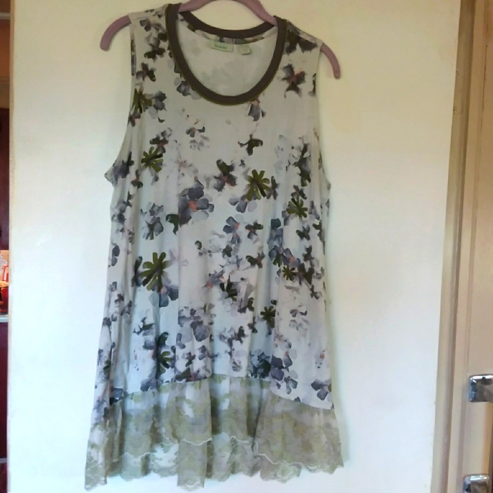 LOCO LOUNGE top in size large.